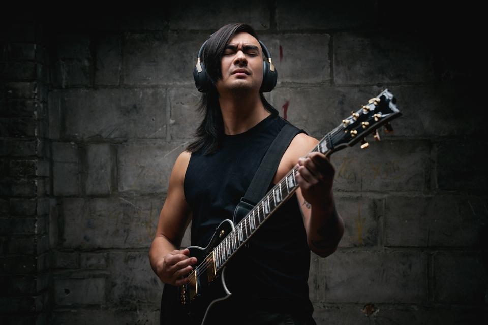 Guitarist with Spark NEO