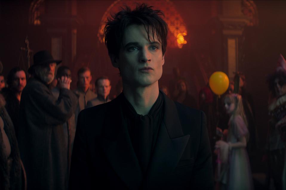 The Sandman. Tom Sturridge as Dream in episode 203 of The Sandman.