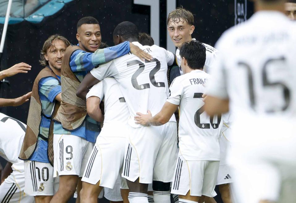 Real Madrid CF v Juventus Turin: Round Of 16 - FIFA Club World Cup 2025