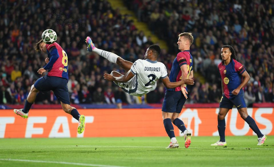 FC Barcelona could sign Denzel Dumfries from FC Internazionale Milano.