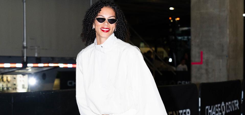 Sunday style 📸@alaskaair - Arrivals