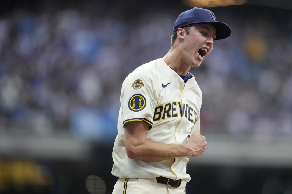 Los Angeles Dodgers v Milwaukee Brewers