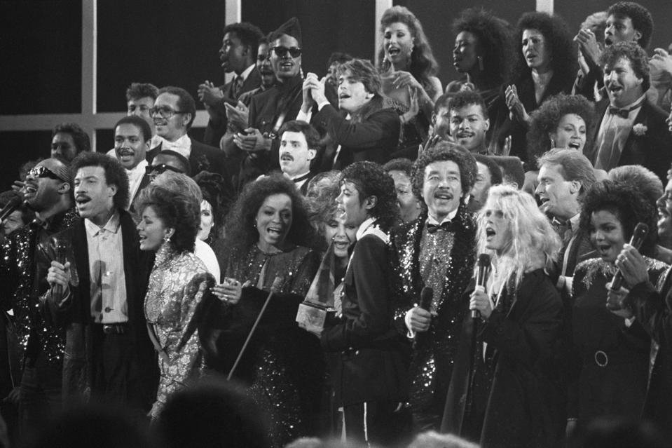 Stars Singing at Awards Show