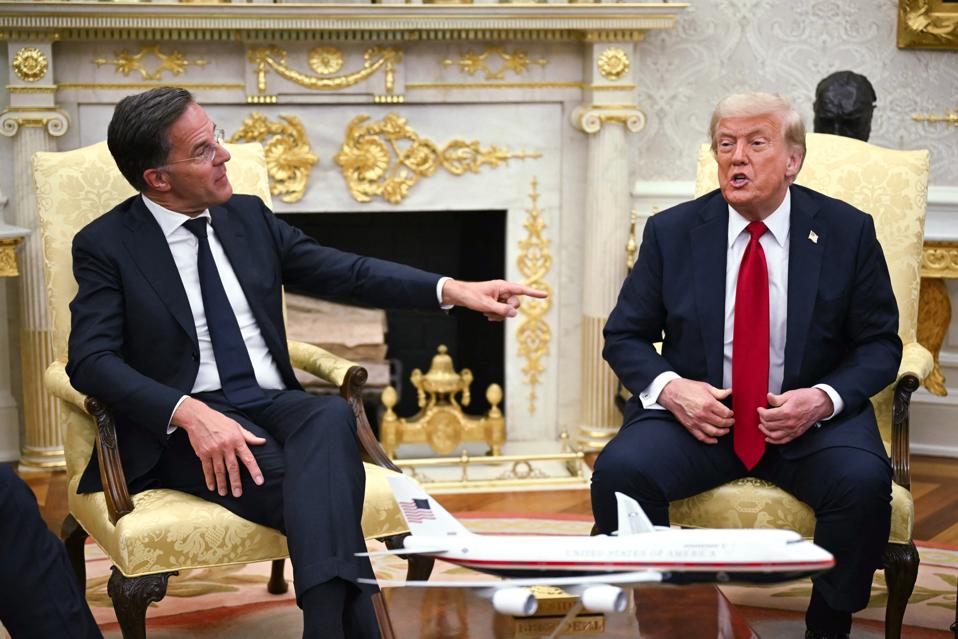 TOPSHOT-US-NATO-DEFENSE-TRUMP-RUTTE