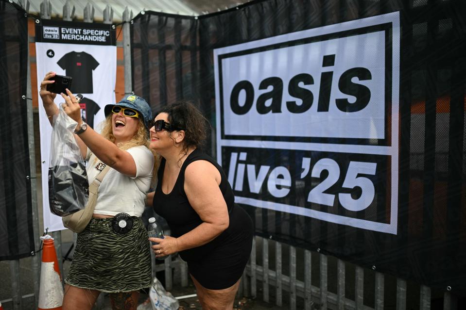 BRITAIN-MUSIC-OASIS-ROCK