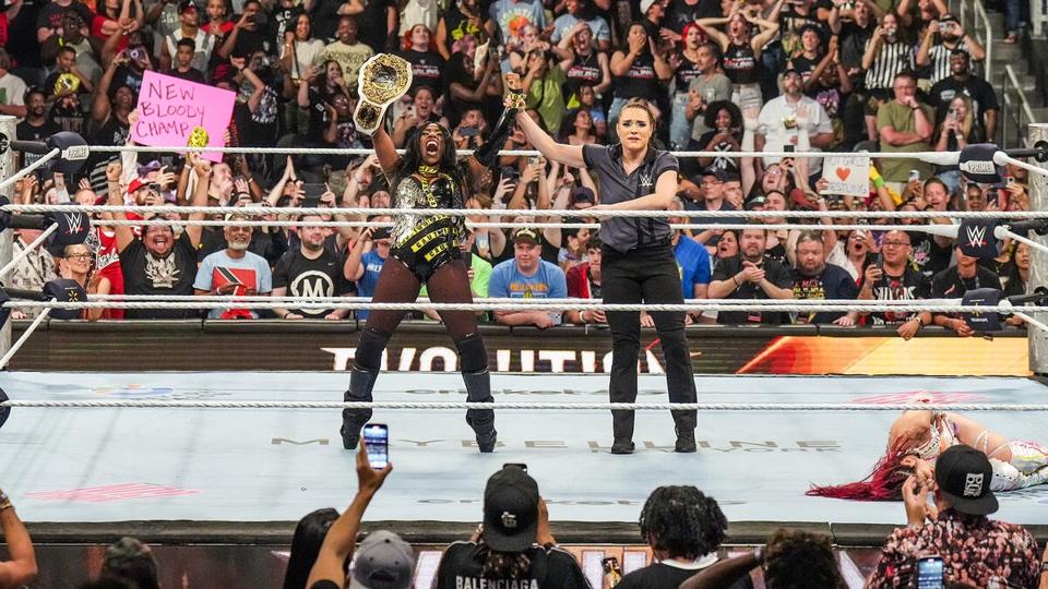 Naomi wins the WWE Women's World Championship after cashing in her Money in the Bank briefcase.