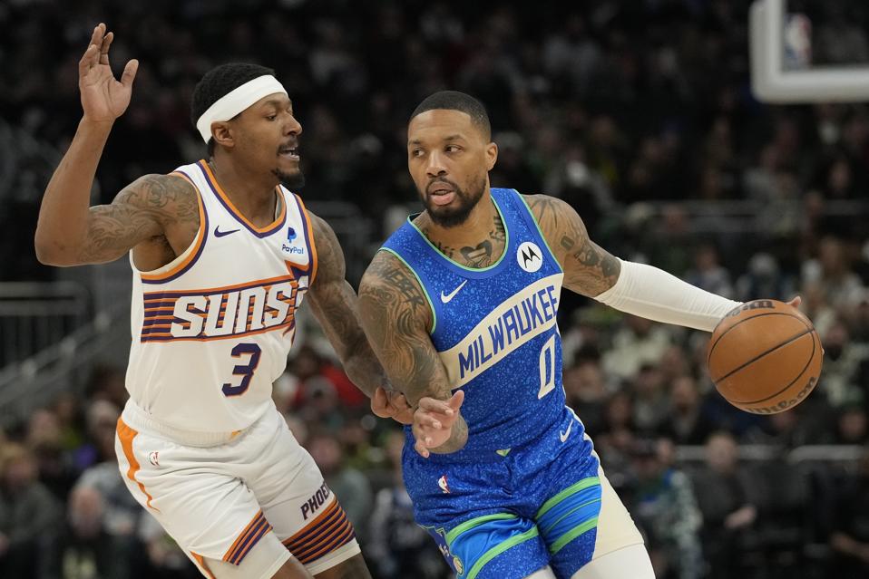 Phoenix Suns v Milwaukee Bucks