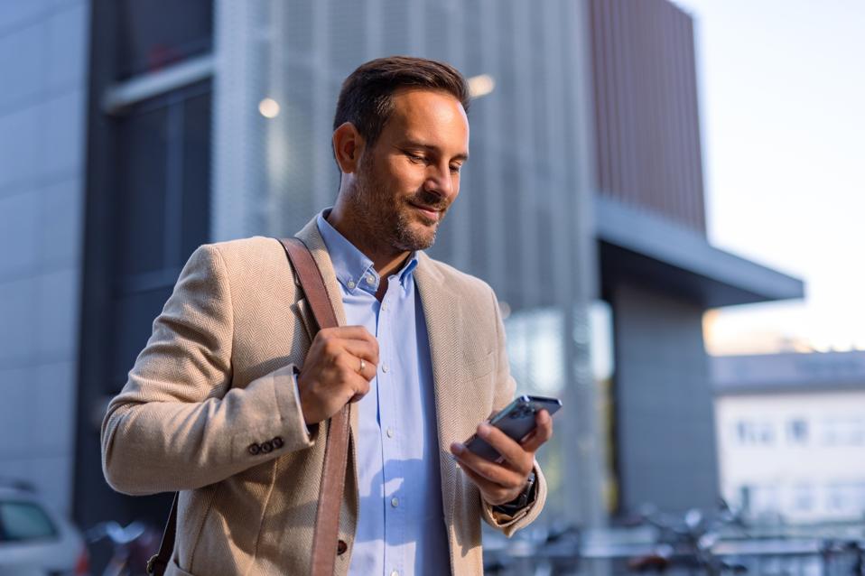 5 ChatGPT prompts to build unshakable self-confidence 