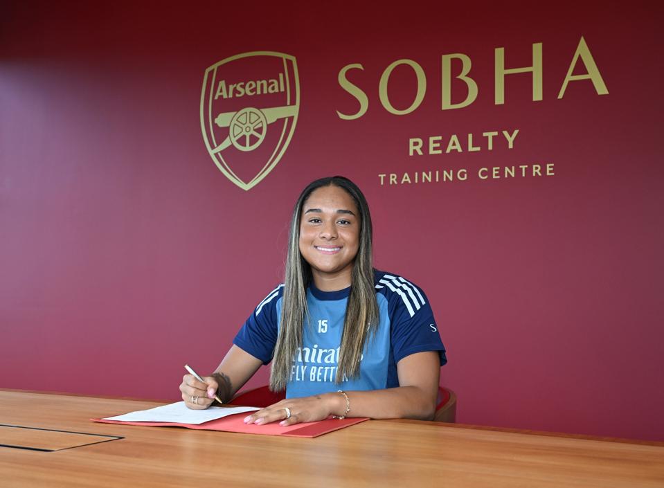 Arsenal Women Unveil New Signing