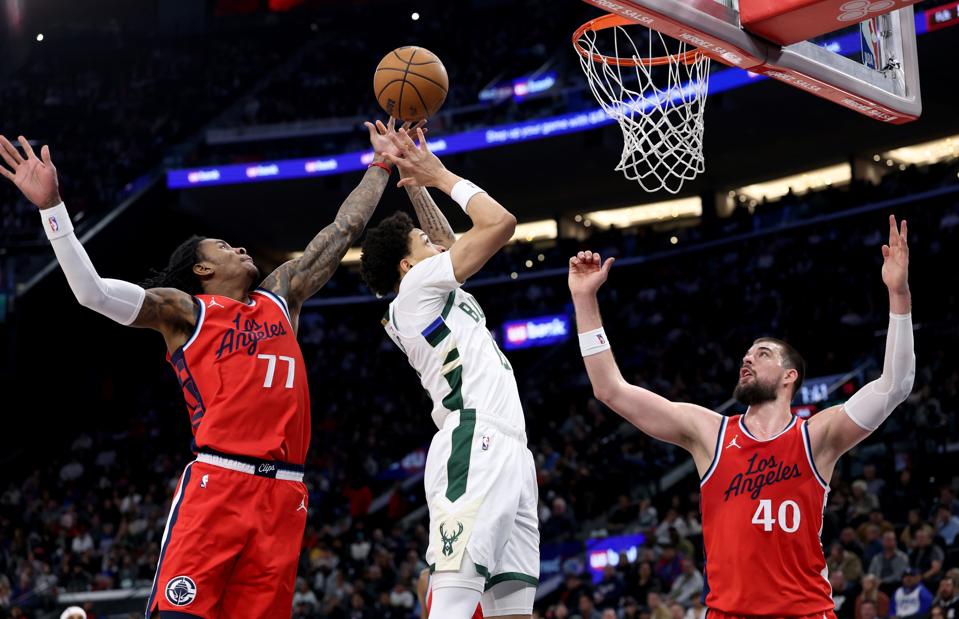 Milwaukee Bucks v Los Angeles Clippers