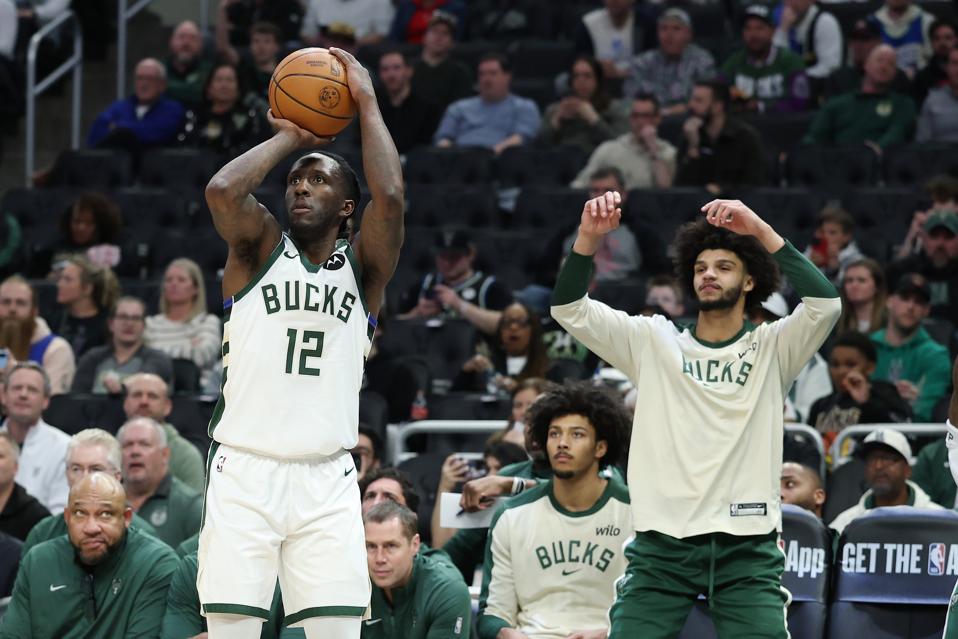 Los Angeles Lakers v Milwaukee Bucks