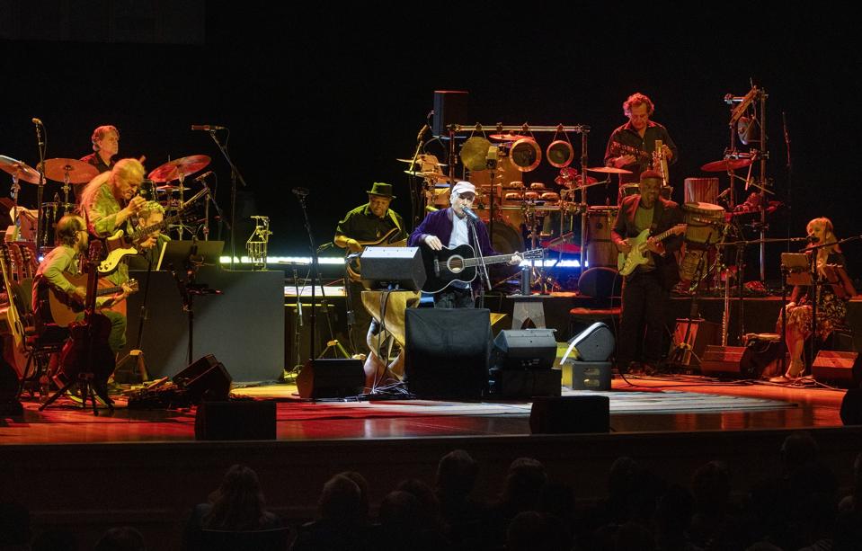 Paul Simon performs on stage during his 'A Quiet Celebration' tour. Wednesday, May 21, 2025 at Symphony Center in Chicago, IL (Photo by Barry Brecheisen)