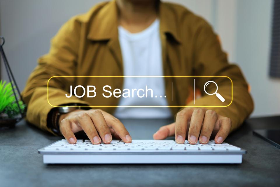 Job seeker using ChatGPT prompts on a laptop to beat the 20-week job search.