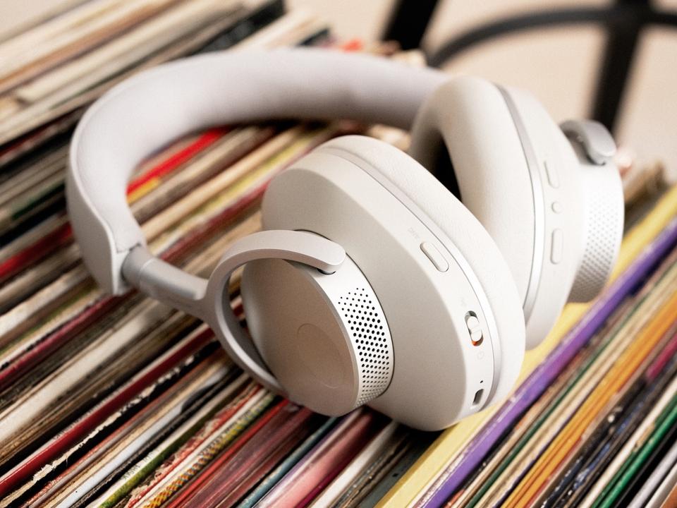 Cambridge Audio Melomania P100 SE on vinyl