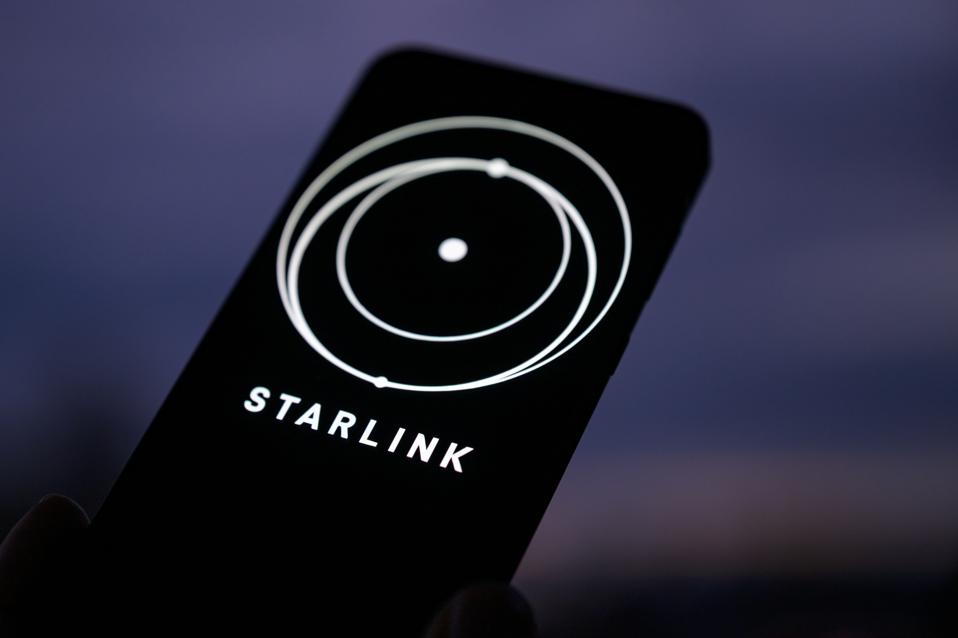 Starlink - Photo  Illustration