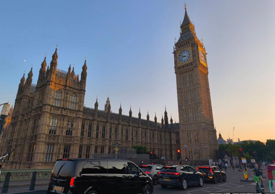 Screen ShoThe UK Houses Of Parliament & Elizabth Clock Tower (Big Ben inside).t 2025-07-25 at 11.38.13.658 AM