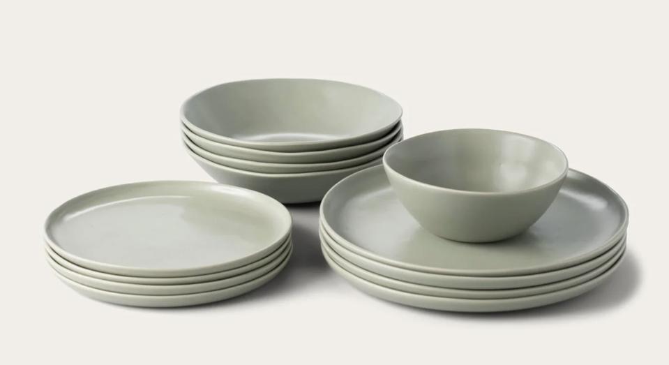 Gifts: How to Pick the Perfect Dinnerware Set for a Couple Or Bridal Guide