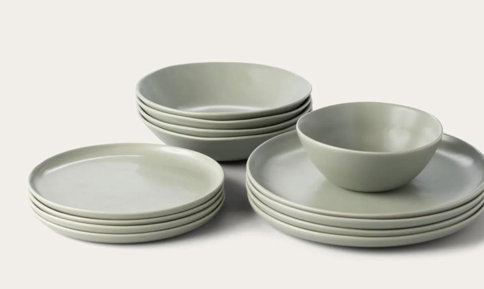 Gifts: How to Pick the Perfect Dinnerware Set for a Couple Or Bridal Guide