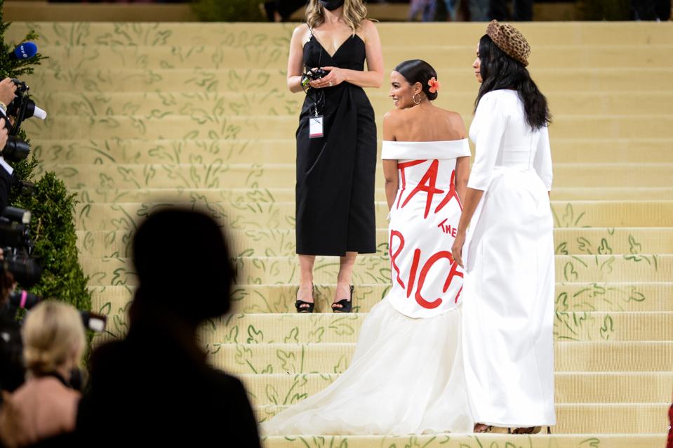The 2021 Met Gala Celebrating In America: A Lexicon Of Fashion - Street Sightings