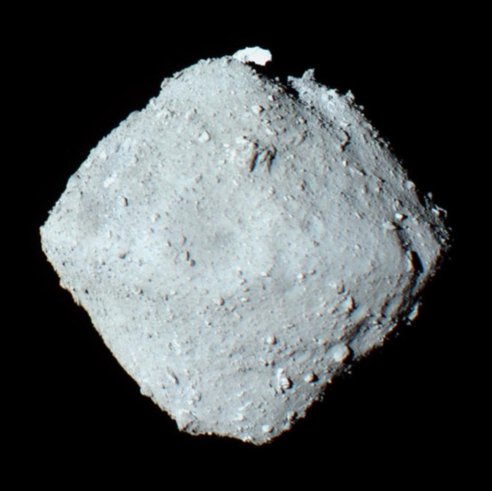 Ryugu_colored