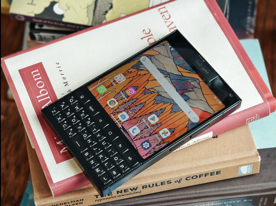 Unihertz Titan 2 Is A BlackBerry Throwback In 2025