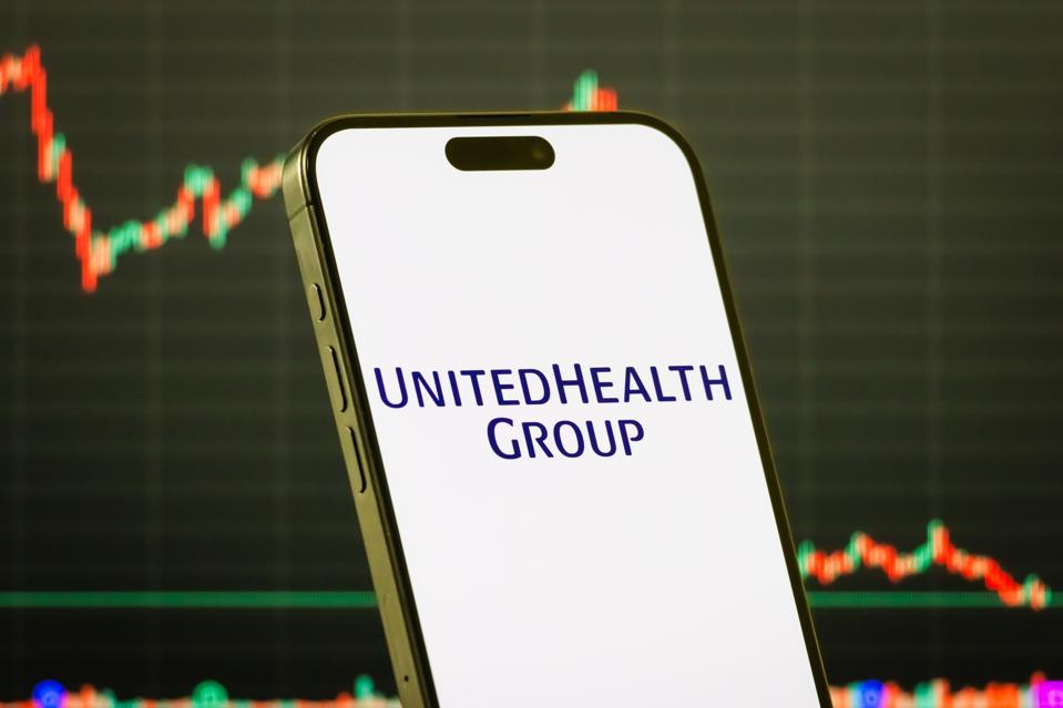 Buy Or Sell UNH Stock Ahead Of Its Upcoming Earnings 960x0
