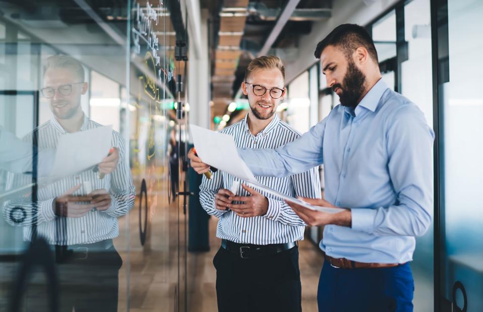 AI in project management can turn institutional knowledge from lessons learned and other project documentation into real-time, data-driven and dynamic risk management. 