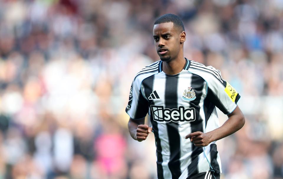 Soccer player Alexander Isak playing the black and white of Newcastle United.