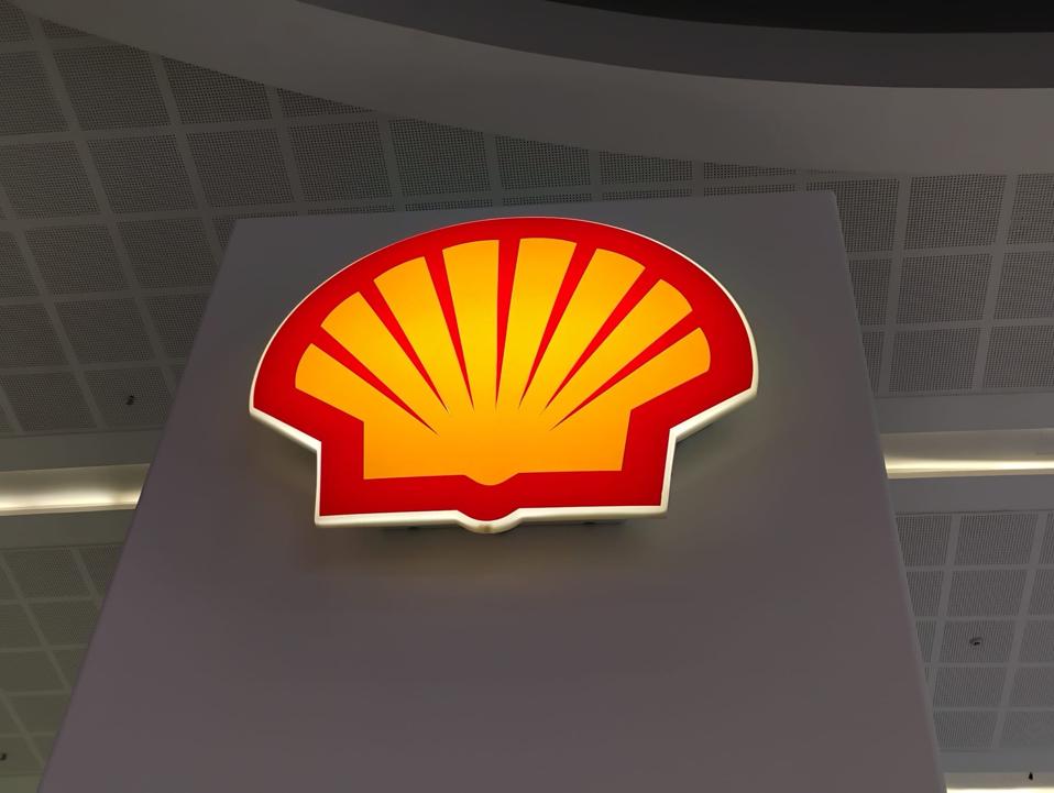 Shell Maintains $3.5 Billion Share Buyback Despite Dip In Profits