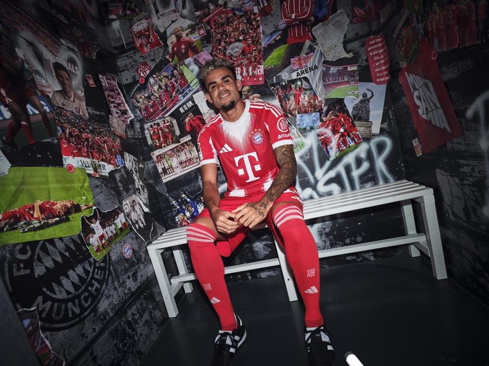 FC Bayern München Unveil New Signing Luis Diaz