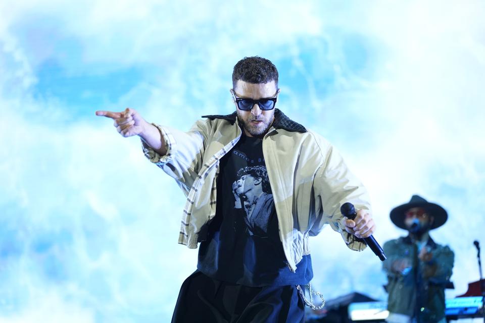 Online mockery of Justin Timberlake Karoke has brutal after footage showed Timberlake seemingly letting the audience handle vocal duties. Now the pop star says he his performance was influenced by Lyme disease.