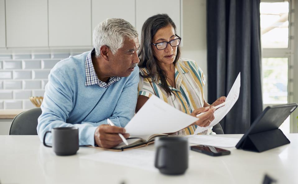Pareja revisa la planificación patrimonial