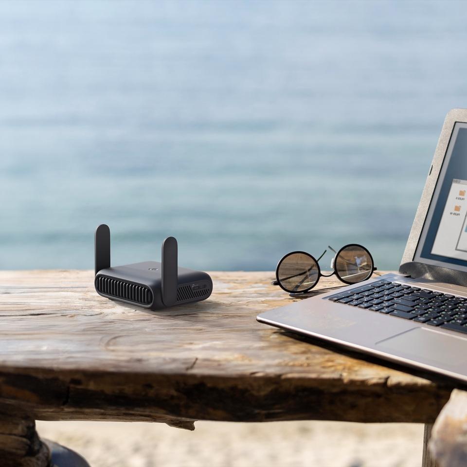 TP-Link TL-WR3602BE next to laptop