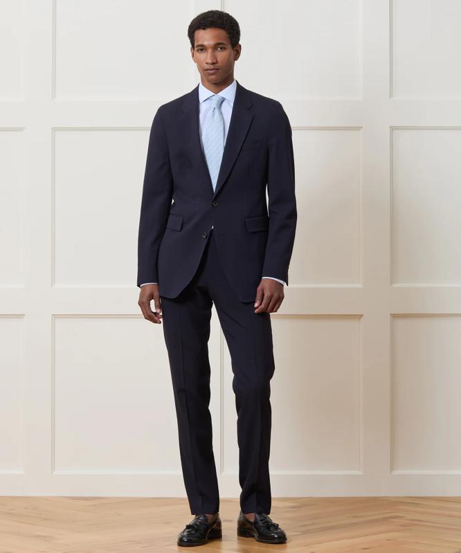 What is the Best Fit Coat for Muscular Men: Ultimate Guide