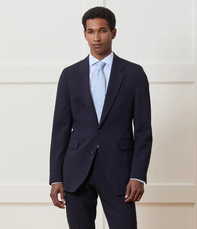 What is the Best Fit Coat for Muscular Men: Ultimate Guide