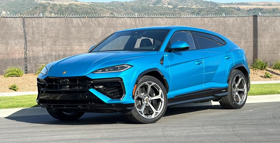 2025-Lamborghini-Urus-SE-Front