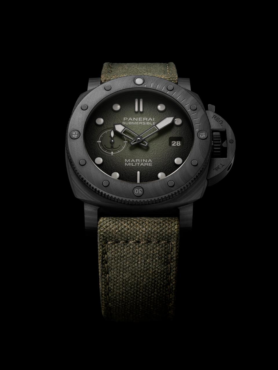 Tha Panerai Submersible Marina Militare Carbotech (PAM01698)