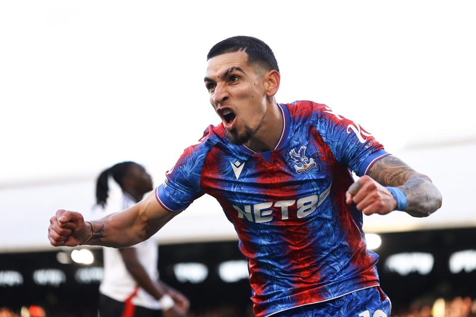 Crystal Palace player Daniel Muñoz celebrating against Fulham.