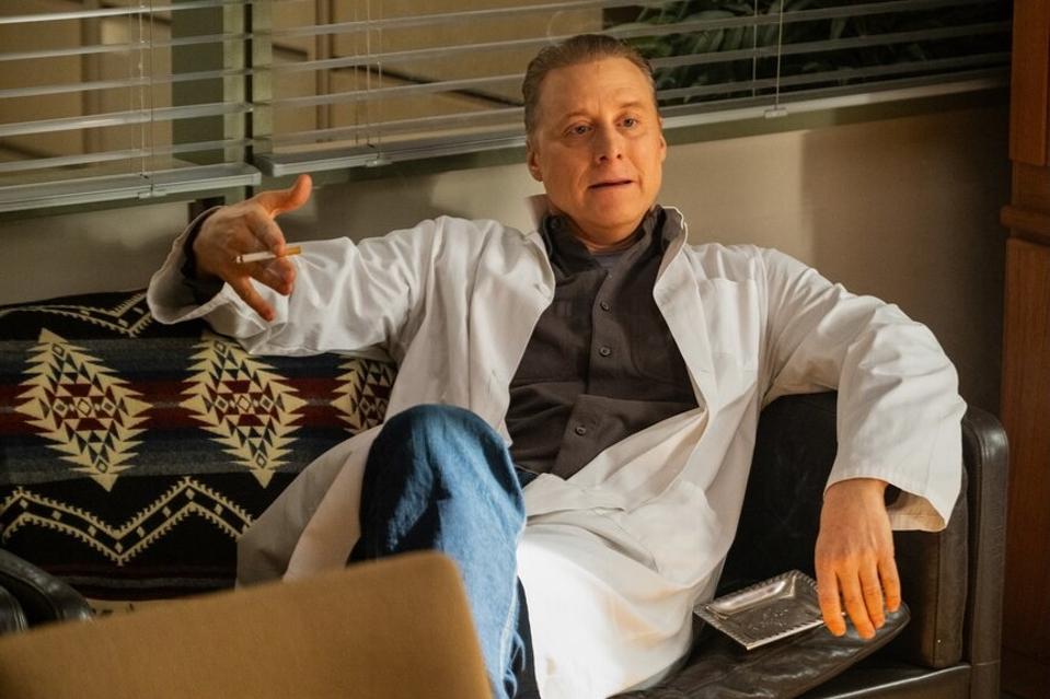 Harry Vanderspeigle (Alan Tudyk) appears on Resident Alien Season 4 Episode 1 "Prisoners".