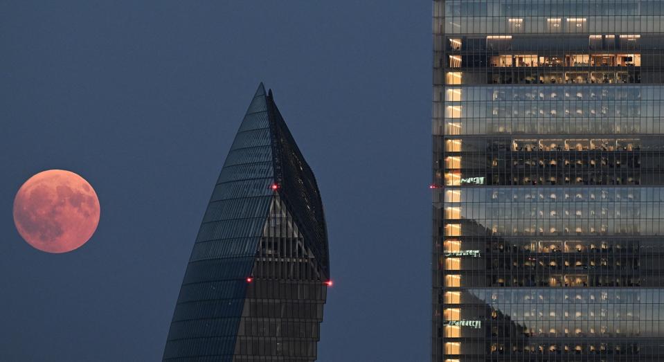 TOPSHOT-ITALY-ASTRONOMY-MOON-ARCHITECTURE