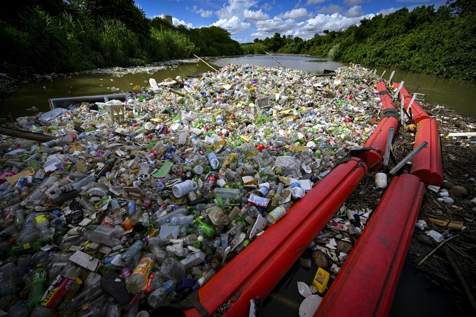 TOPSHOT-PANAMA-ENVIRONMENT-POLLUTION-TRASH