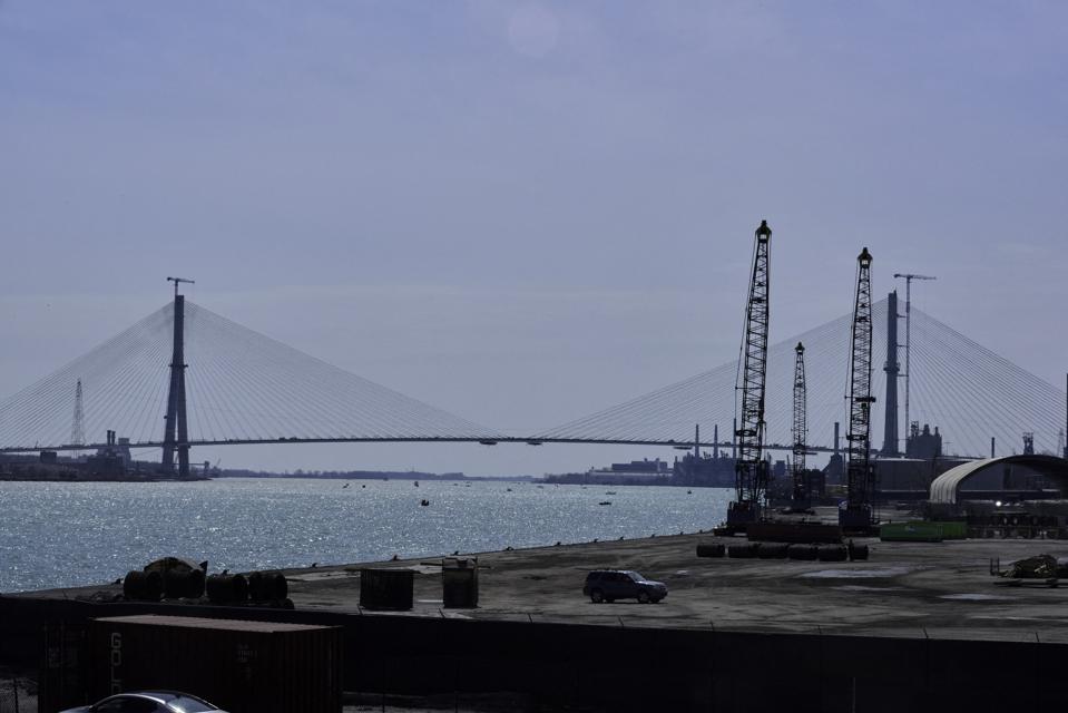 Spanning the Detroit River, the Gordie H