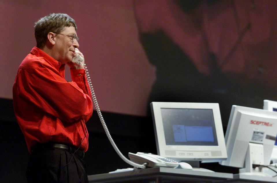 MICROSOFT AND CISCO ANNOUNCE INTERNET PHONES THAT UTILIZE WINDOWS 2000 TECHNOLOGY