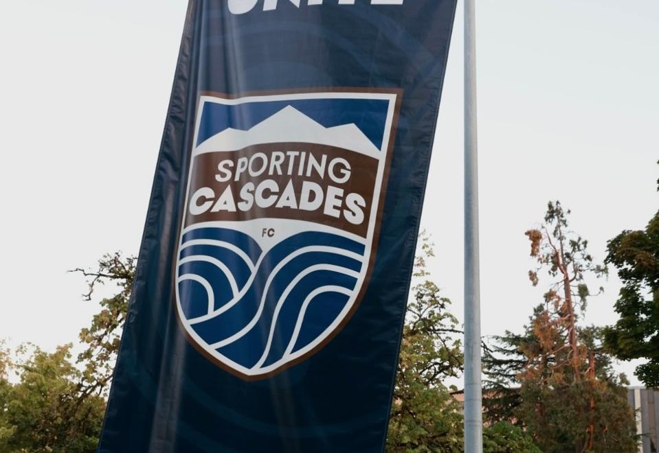 The crest of new U.S. soccer club Sporting Cascades.