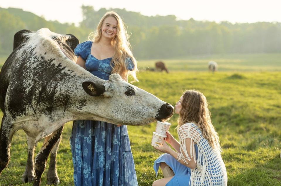 Painterland Sisters cofounders Hayley and Stephanie Painter