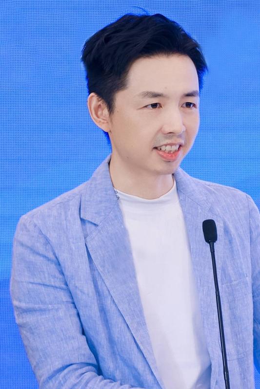 Alex Zhou.