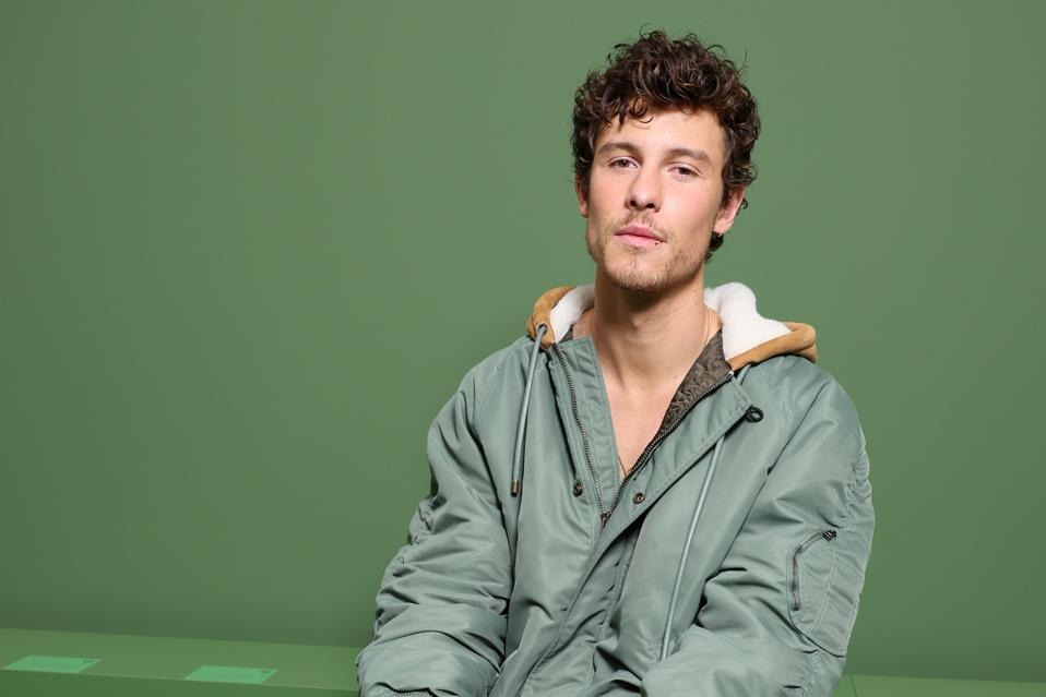 Loewe : Front Row - Paris Fashion Week - Womenswear Fall/Winter 2024-2025