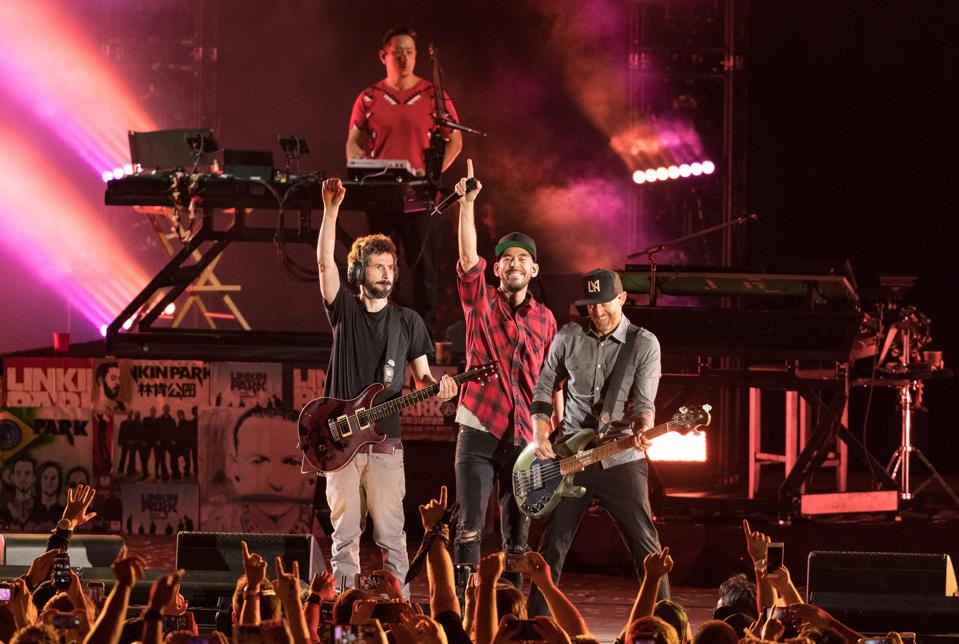 Linkin Park and friends celebrate life in honor of Chester Bennington