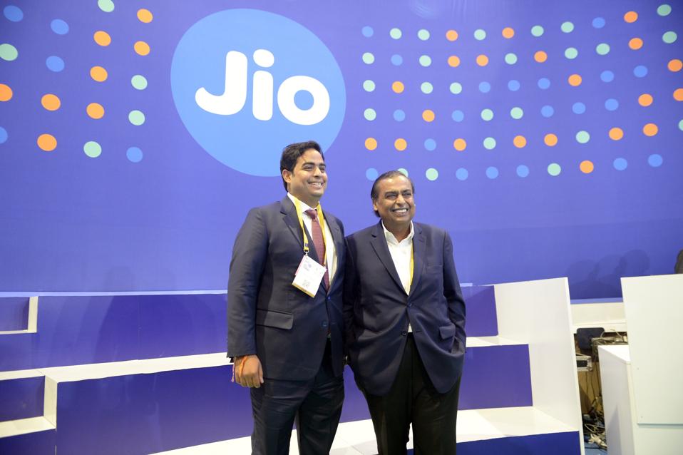 India Launches 5G Services at India Mobile Congress