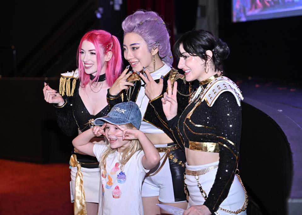 KPOP DEMON HUNTERS A SING-ALONG EVENT FAN SURPRISE!